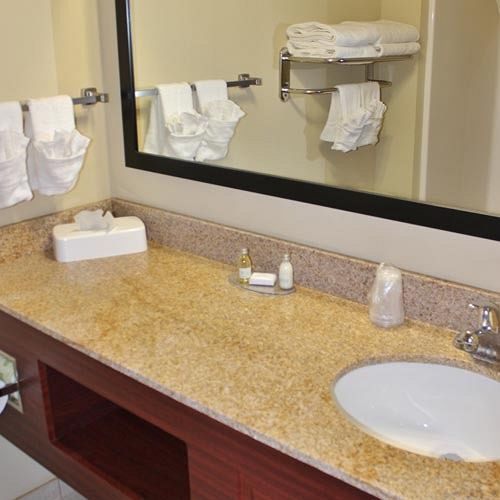 Hotel Cobblestone & - Harper