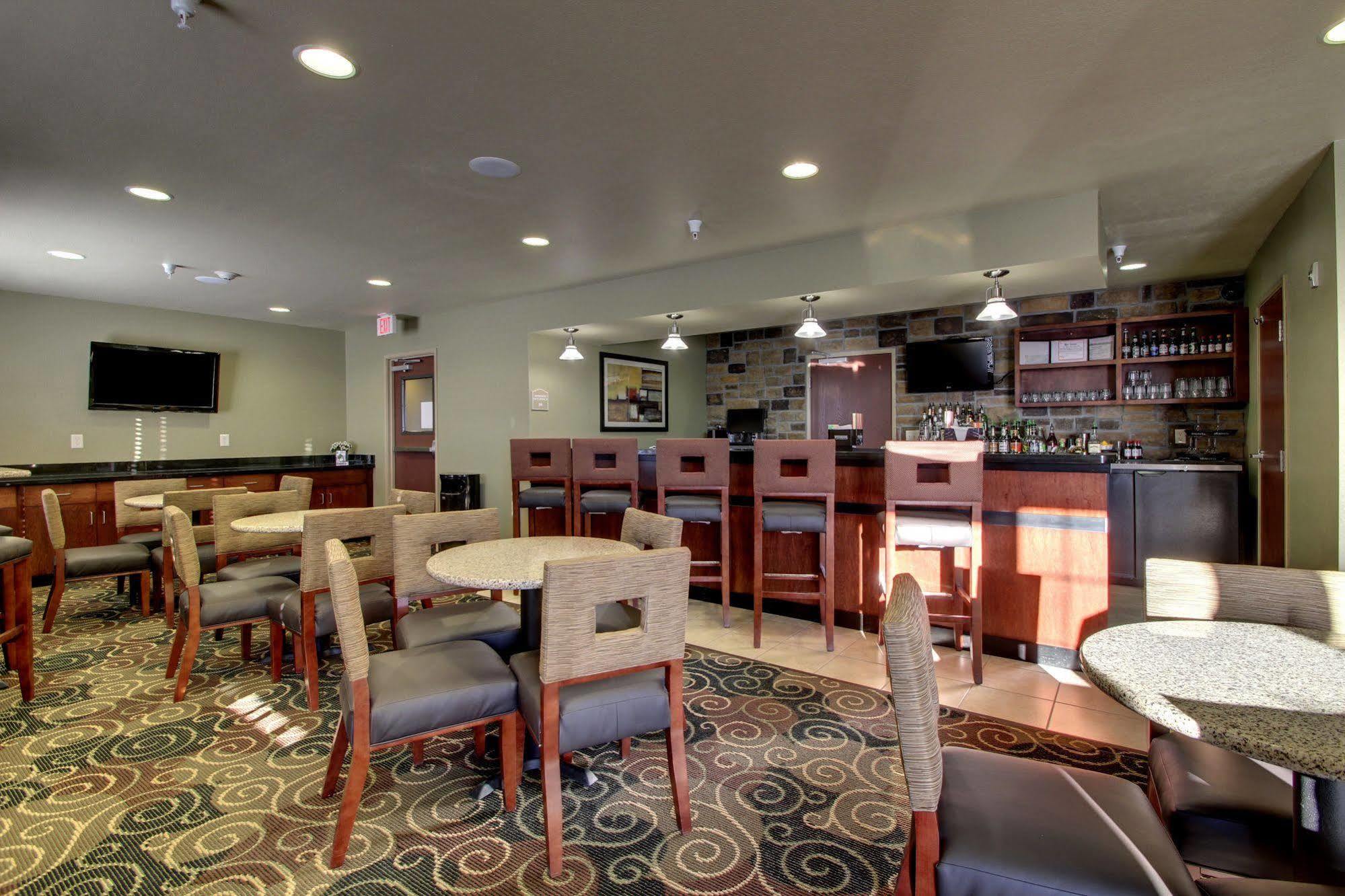 Hotel Cobblestone & -